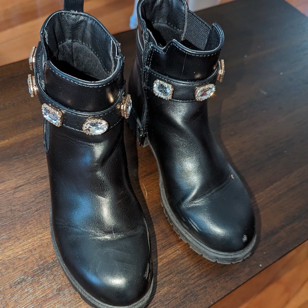 Madden Girls Jamulet Boots